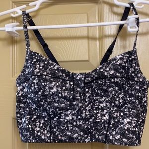 Lululemon sports bra size 6